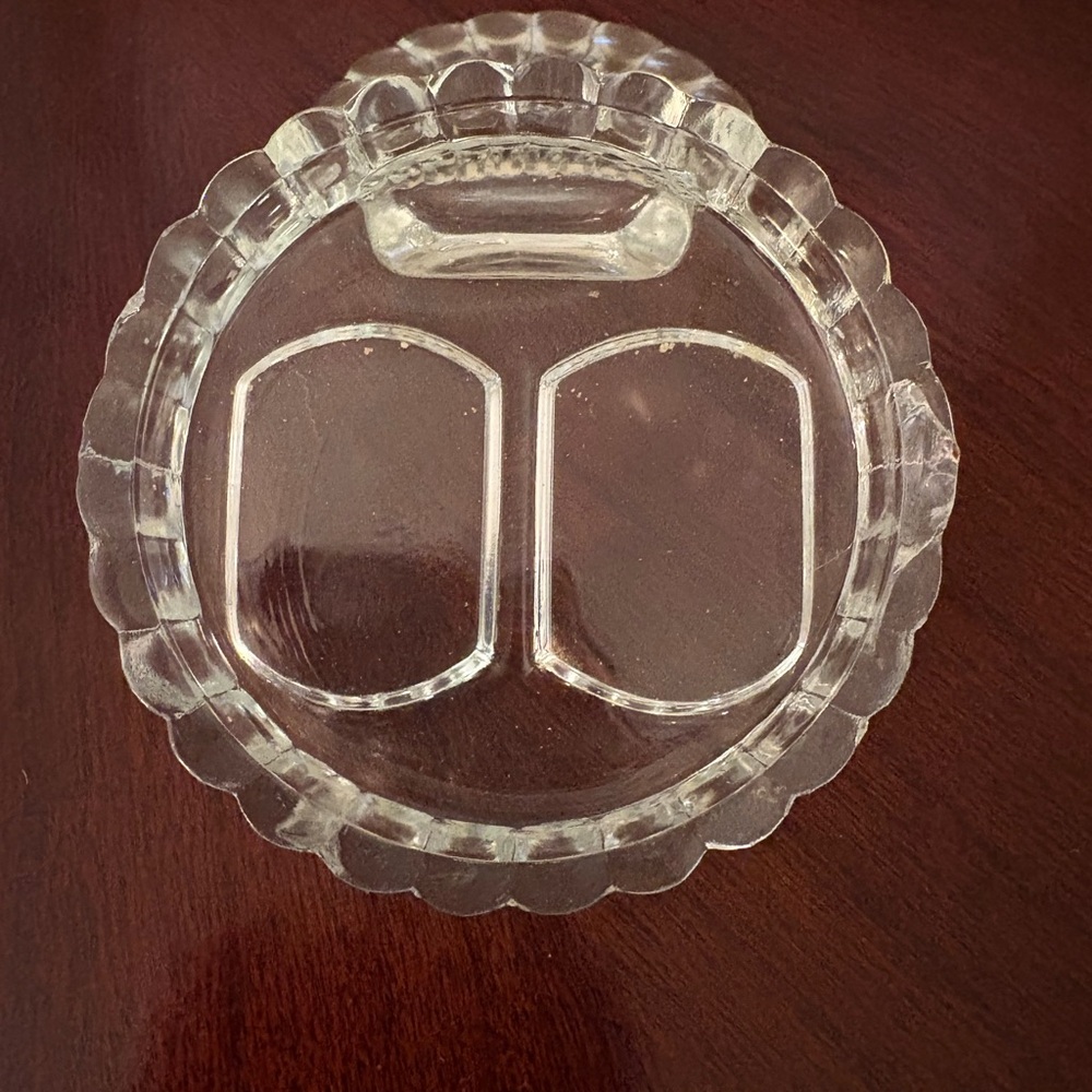 Vintage Art Deco Glass Salt and Pepper Shakers with Shell Holder - Picture 6 of 8